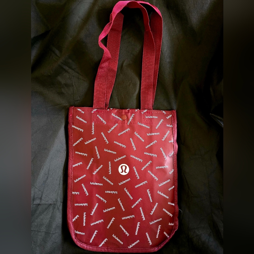 2 Lululemon reusable tote